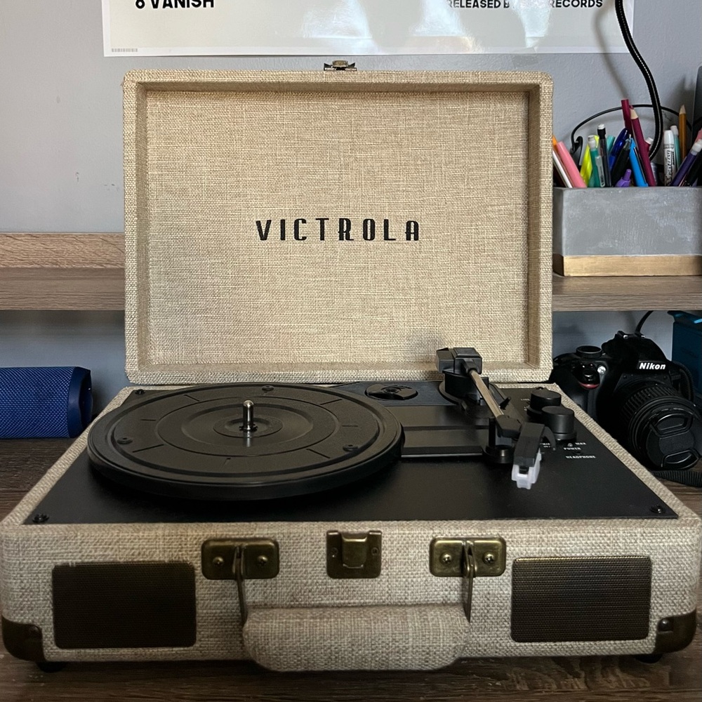 Victrola Record Player 🎶